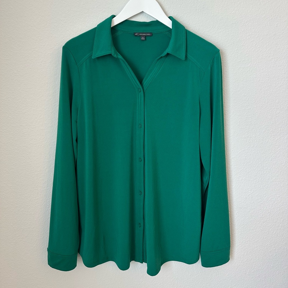 ☀️ NEW! ADRIANNA PAPELL Knit Button-Up V-Neck
